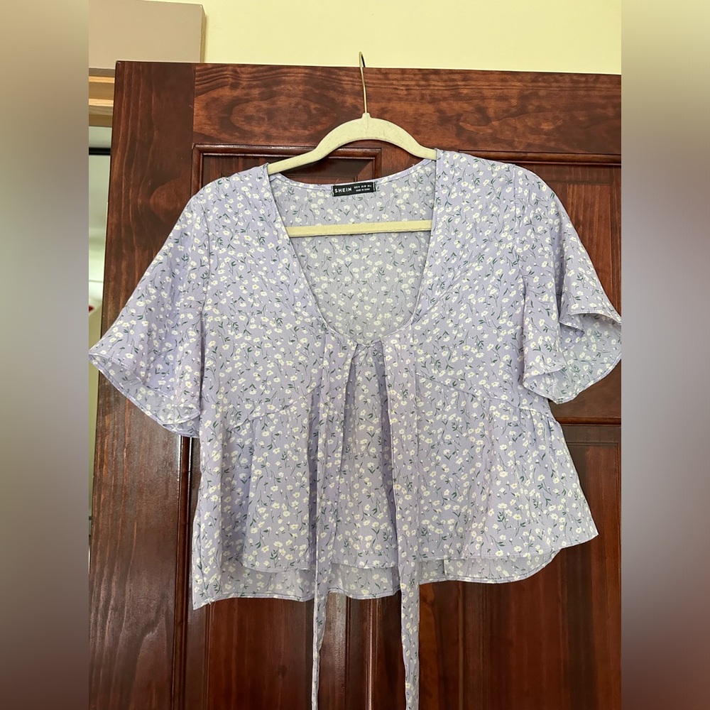 Purple Floral Blouse that Ties Shut - Picture 4 of 4